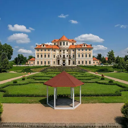Chateau Liblice מלון 4*
