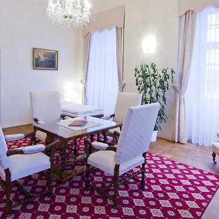 Chateau Liblice מלון 4*